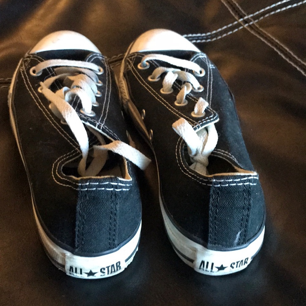 Converses - Picture 2 of 2
